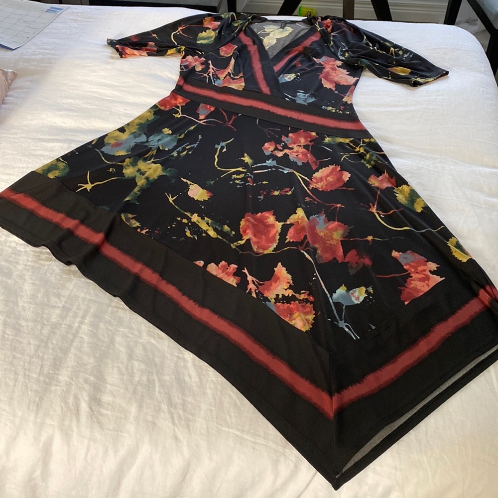 Bcbg MaxAzria Pullover dress size XL black background florals. Short-sleeve